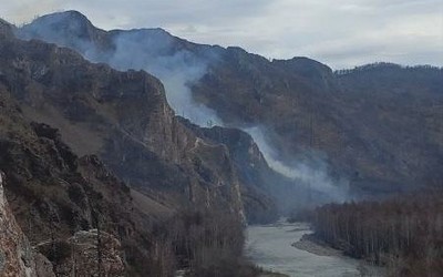 Лесной пожар тушили рядом с Тропой предков