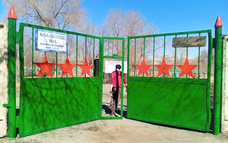 Абаканские кладбища приводят в порядок к Радонице