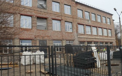 Подрядчик готовится к фасадным работам в абаканской школе № 10