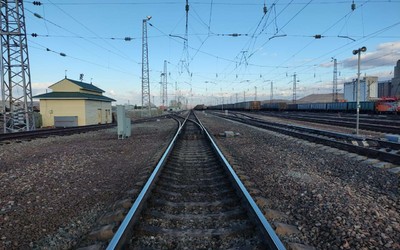 Грузовой поезд травмировал 59-летнего мужчину на станции Аскиз 