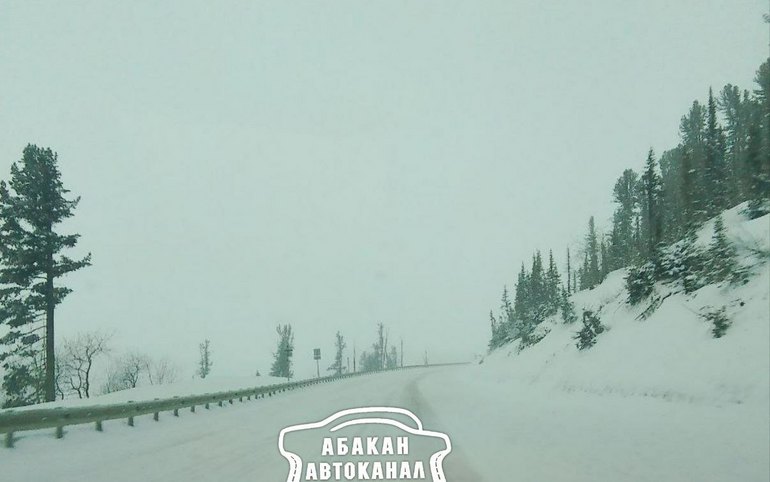 Снежно на трассах Абакан-Красноярск и Абакан-Кызыл