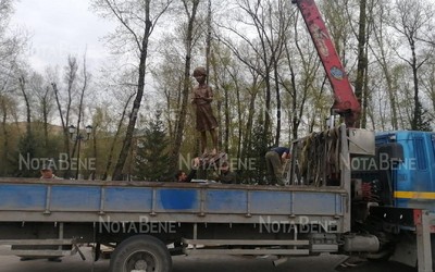 Памятник Детям войны установили в парке Победы в Абакане