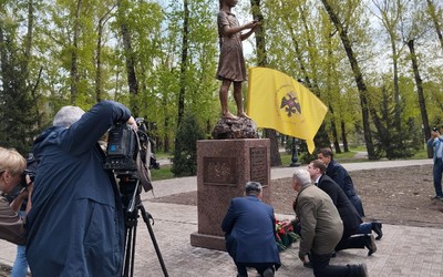 Бронзовый памятник Детям Войны открыли в Абакане