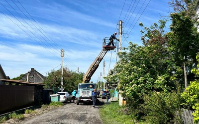 Линию уличного освещения монтируют по Алтайской в Абакане