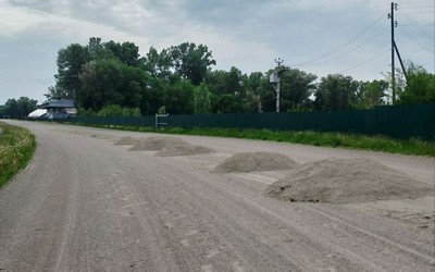 Беговую дорожку обновляют на Республиканском ипподроме 