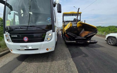 Автобус сбил дорожника в Абакане