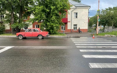 В Абакане 81-летний пенсионер сбил женщину, которая шла на «красный»