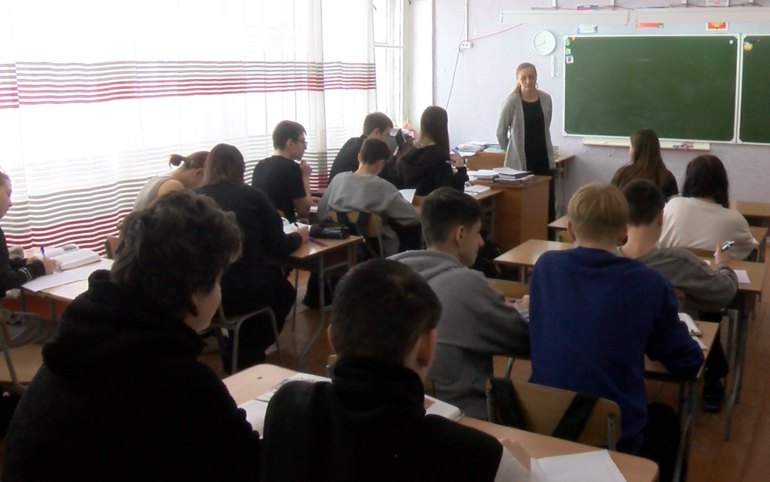 Зарплаты педагогам придут на карты ориентировочно во вторник