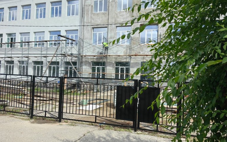 Третий этаж учебного корпуса абаканской школы №10 готовят к сдаче