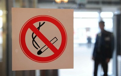 Запретить курить у подъездов и остановок хотят депутаты Хакасии