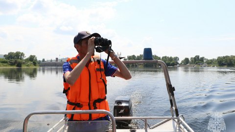 Переплывал реку и пропал: спасатели ищут мужчину в водах Абакана