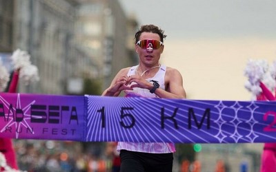 Легкоатлет из Хакасии забрал кроссовер «Москвич» на Большом фестивале бега