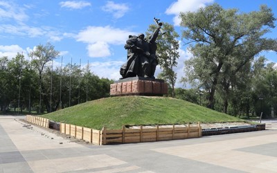 В Парке Победы в этом году отремонтируют памятники и сделают тротуарные дорожки