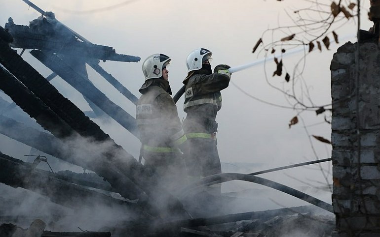 Пожар на асфальтобетонном заводе тушили в Аскизе