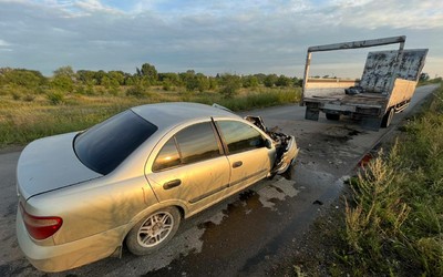 Пьяный водитель Nissan врезался в грузовик в Тепличном