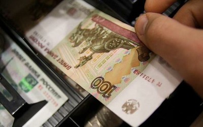 Продавец зоомагазина в Черногорске выкрала из кассы полмиллиона рублей