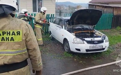 Автобус, легковушка и погрузчик горели в Хакасии в выходные