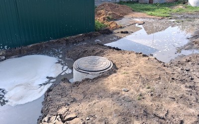 Житель Усть-Абакана повредил 3 метра канализационной трубы, самовольно устанавливая септик