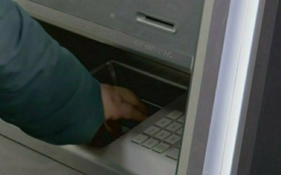 Черногорец прихватил чужие 400 тыс. руб., забытые в банкомате