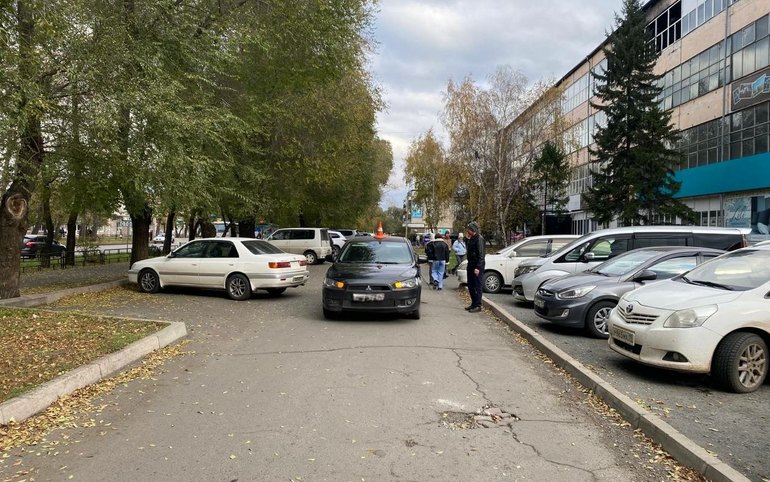 4-летнего мальчика сбили у ТЦ «Саяны» в Абакане