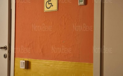 Стены в Детской ресбольнице уже трескаются. Ее только открыли после реконструкции