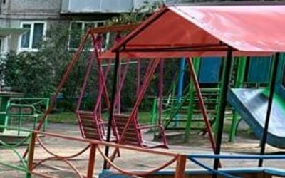 За травму девочки на детской площадке в Белом Яре коммунальщики выплатят 30 тыс. руб.