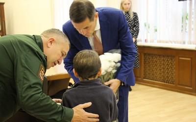 Ордена Мужества, медали Жукова и «За отвагу» передали семьям бойцов СВО в Абакане 