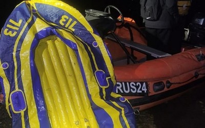 Подростков, сплавлявшихся по Енисею на сдутой лодке, спасли под Дивногорском
