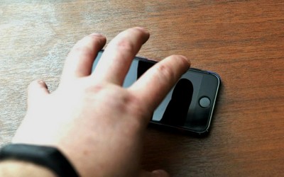 Саяногорец украл у своего приятеля смартфон ради выпивки