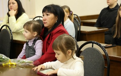 Семьям погибших героев СВО передали медали Жукова, «За отвагу» и орден Мужества