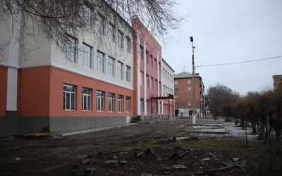 На фасад абаканской школы №10 нужна еще неделя. И его завершат