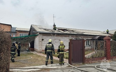Сауна горела в Абакане. Тушили 90 квадратов 