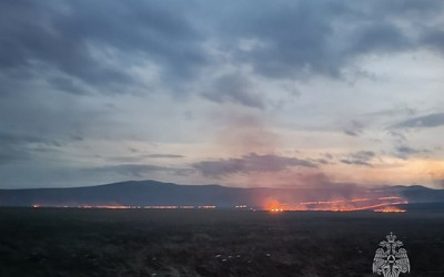 Крупный степной пожар в 10 км тушили в Боградском районе
