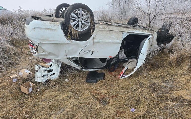 Трое человек пострадали в перевернувшейся Lada Granta в Усть-Абаканском районе