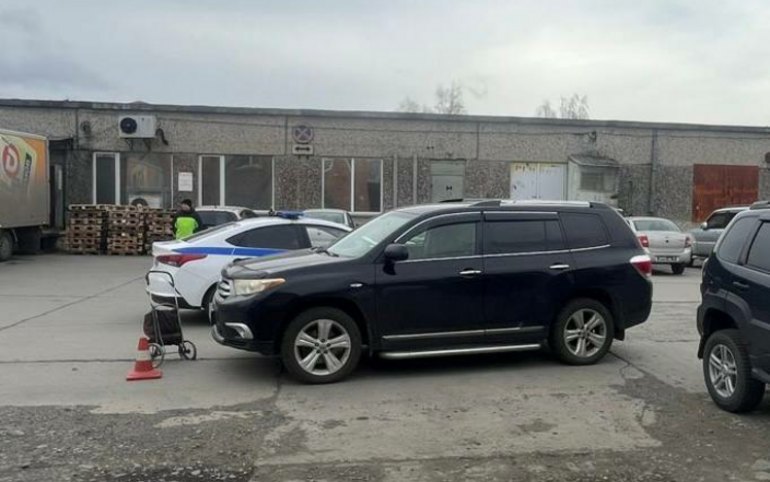 В Саяногорске на 87-летнюю старушку, которой стало плохо, наехал внедорожник