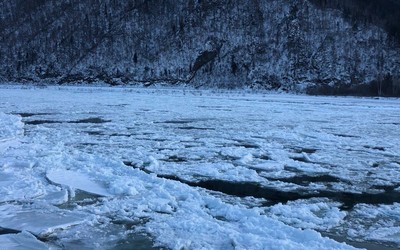 Зажор наблюдают на реке Абакан в Абазе