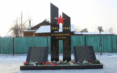 Памятники участникам Великой Отечественной войны открыли в аалах Катанов и Сафьянов