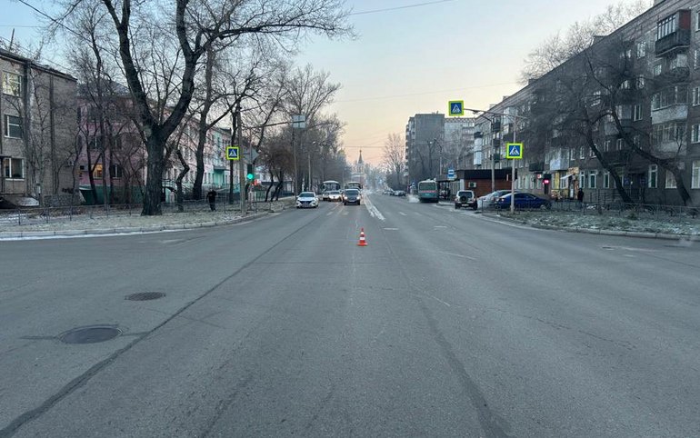 80-летняя пенсионерка сломала ребра в автобусе в Абакане
