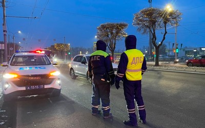 Штрафы таксистам за перевозку детей без автокресел поднимут до 50 тыс. руб.