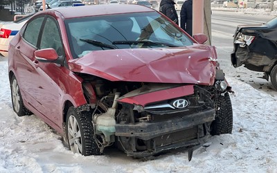 Трое человек пострадали в ДТП из-за водителя, проехавшего на «красный» в Абакане