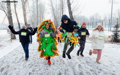 Елки, Деды Морозы и Гринч вышли на первоянварский «Забег обещаний» в Абакане