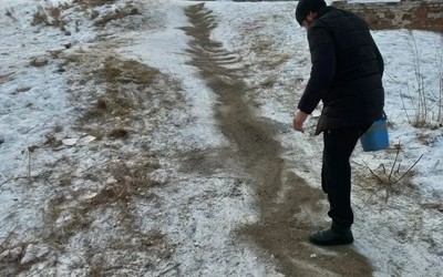 Опасную стихийную «горку» на Кошурникова в Абакане вновь засыпали 