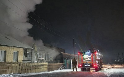 Дома, курятник и УАЗ горели в выходные в Хакасии