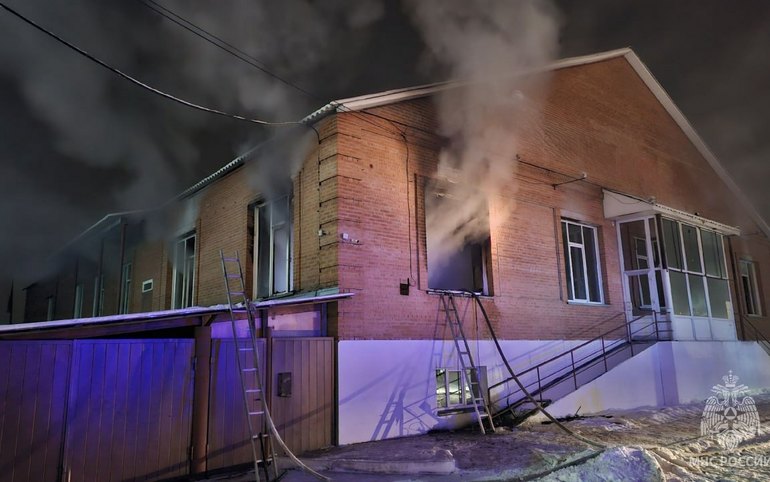В Абакане тушили мебельный магазин по Аскизской