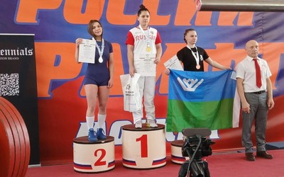 Эвелина Самсонова из Хакасии взяла серебро первенства России по пауэрлифтингу