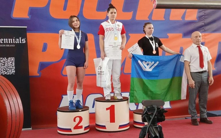 Эвелина Самсонова из Хакасии взяла серебро первенства России по пауэрлифтингу