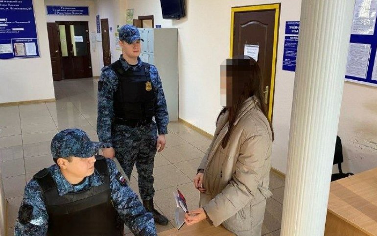 Абаканка попалась на краже алкоголя и получила 10 суток ареста за долг по алиментам