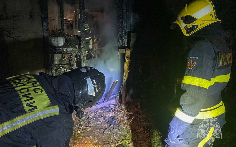 Пять палов травы потушили в Хакасии за выходные