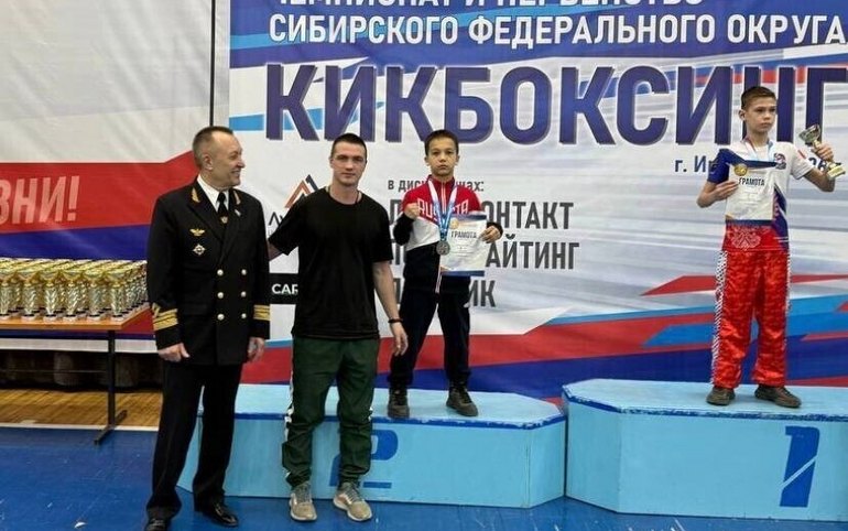 Родион Останин из Хакасии – серебряный призёр первенства округа по кикбоксингу