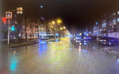 Женщину сбили на Чертыгашева в Абакане. У нее множественные травмы